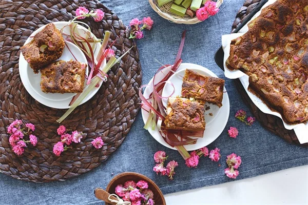 食べる雑草で環境保護！侵略的植物を美味しく駆除する方法